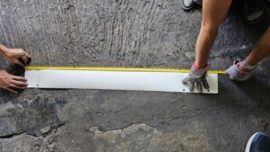 รอกไฟฟ้าติดเพดาน 2 ตะขอ BERG FH200S รอกสายพานอเนกประสงค์สำหรับ ยกเต็นท์หลังคารถ แร็คหลังคา จัดโรงรถ และ แขวนจักรยาน ไม่แกว่งไปมา จัดเก็บเหนือศีรษะ ประหยัดพื้นที่ รับน้ำหนัก 100 กก. 8 hole mark for installation hoist FH200S (Small)